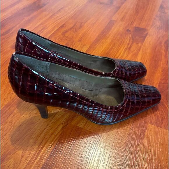 Aerosoles Crocodile Wine Red Heels Size 7.5 - Picture 1 of 10